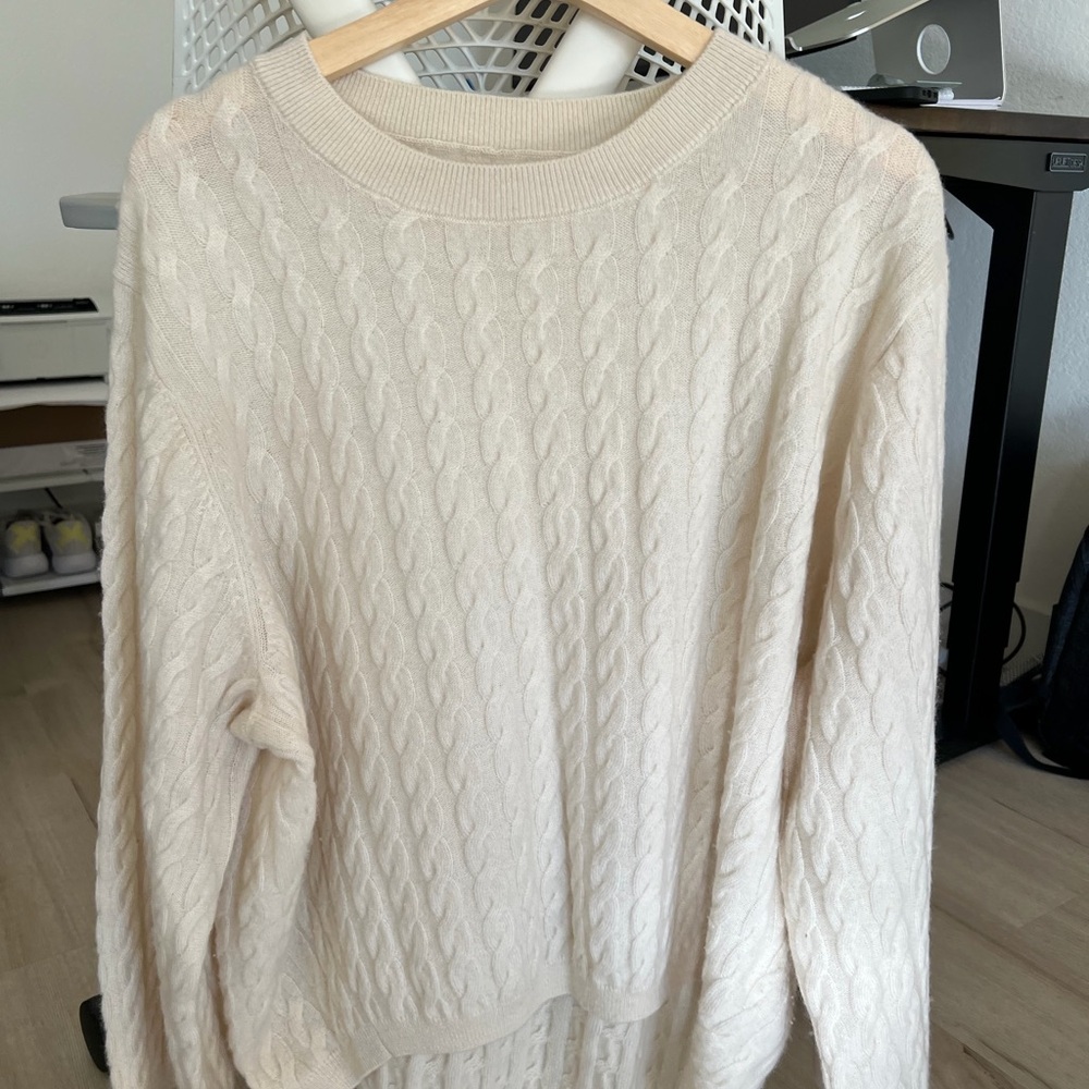 Women's Cream Cable Knit Cashmere Sweater
